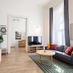 Cityscape Budget Apartments Riverside