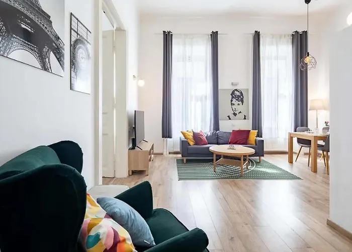 Cityscape Budget Apartments Riverside