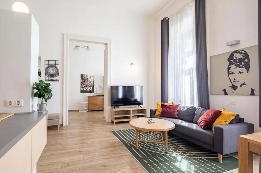 Apartment Cityscape Budget Riverside *