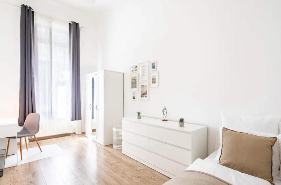 Apartment Cityscape Budget Riverside *
