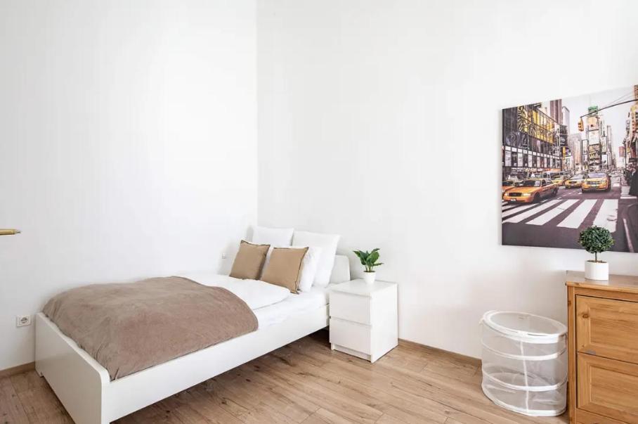 Apartment Cityscape Budget Riverside